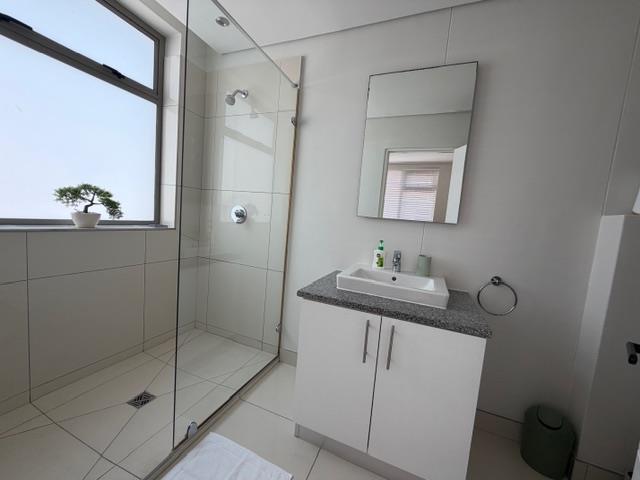 To Let 1 Bedroom Property for Rent in Green Point Western Cape